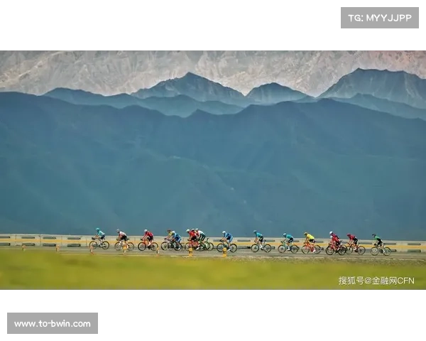 环青海湖自行车赛多巴至互助赛段遭遇暴雨考验车手体能与毅力
